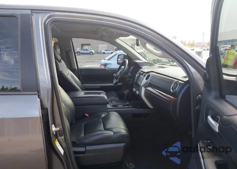 2015 Toyota Tundra Limited 5.7L V8 z USA, uszkodzony, nr VIN 5TFHW5F18FX416621